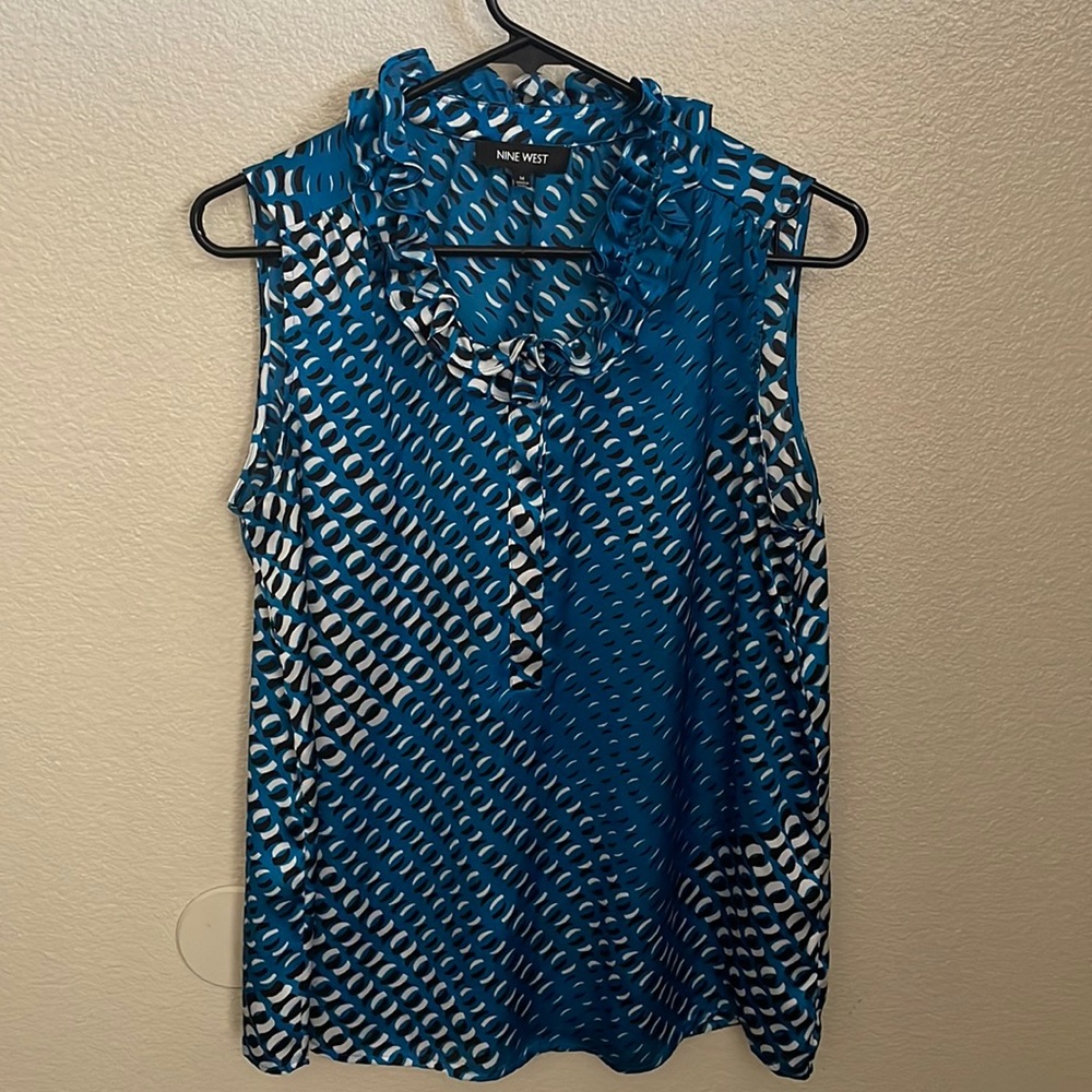Nine West sleeveless blouse with ruffled neckline size medium